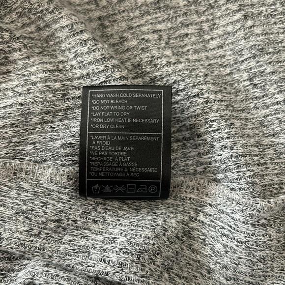 BB Dakota by SM cap sleeve blouse knitted grey. Ruffle details. Size small. Cute - Picture 5 of 7